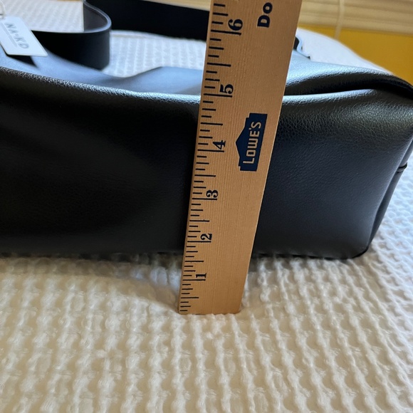 NA-KD Buckle Totebag Black Magnetic Snap closure Zip Pocket inside - Picture 8 of 8